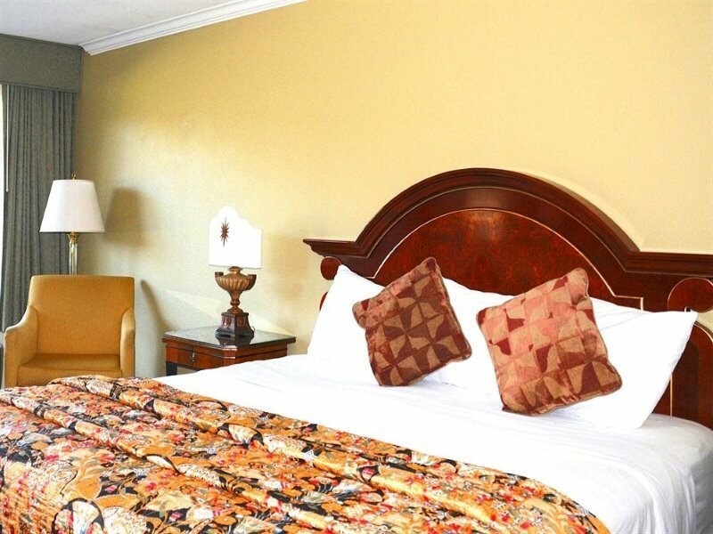 Фото Park Pointe Hotel