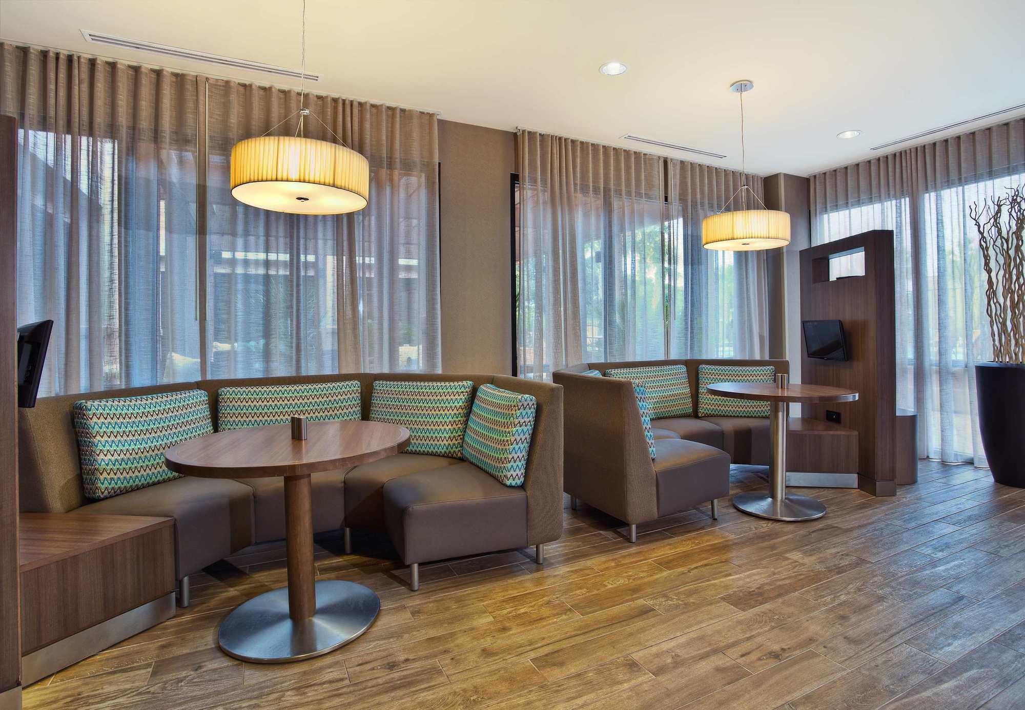 Фото Courtyard by Marriott Gulfport Beachfront