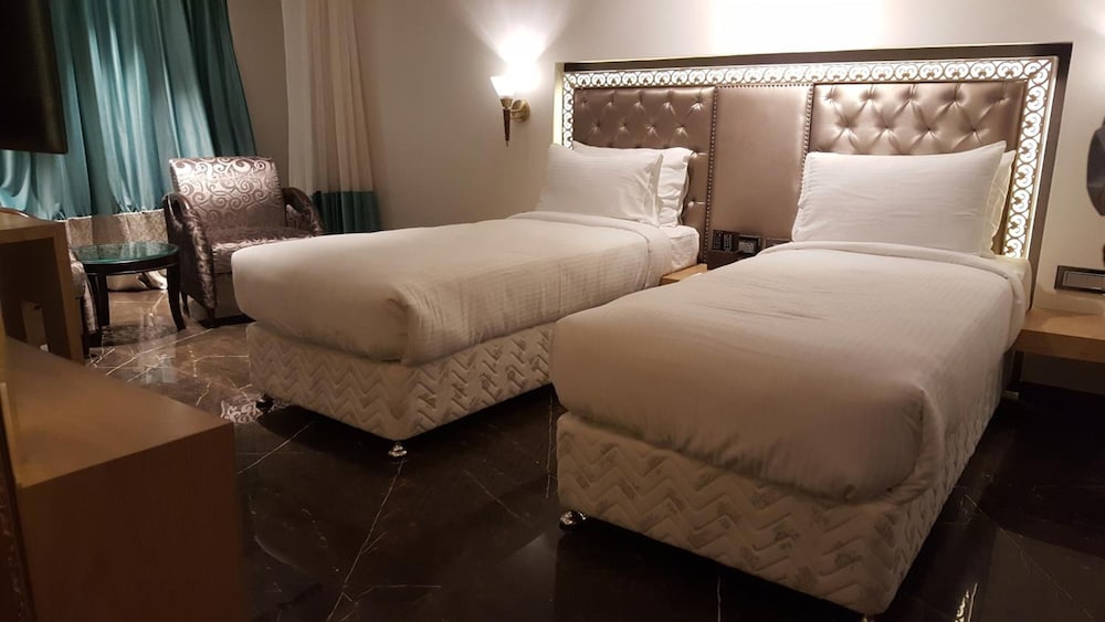 Фото Peninsula Redpine