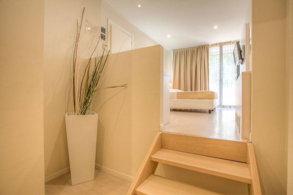 Фото Ferretti Beach Hotel