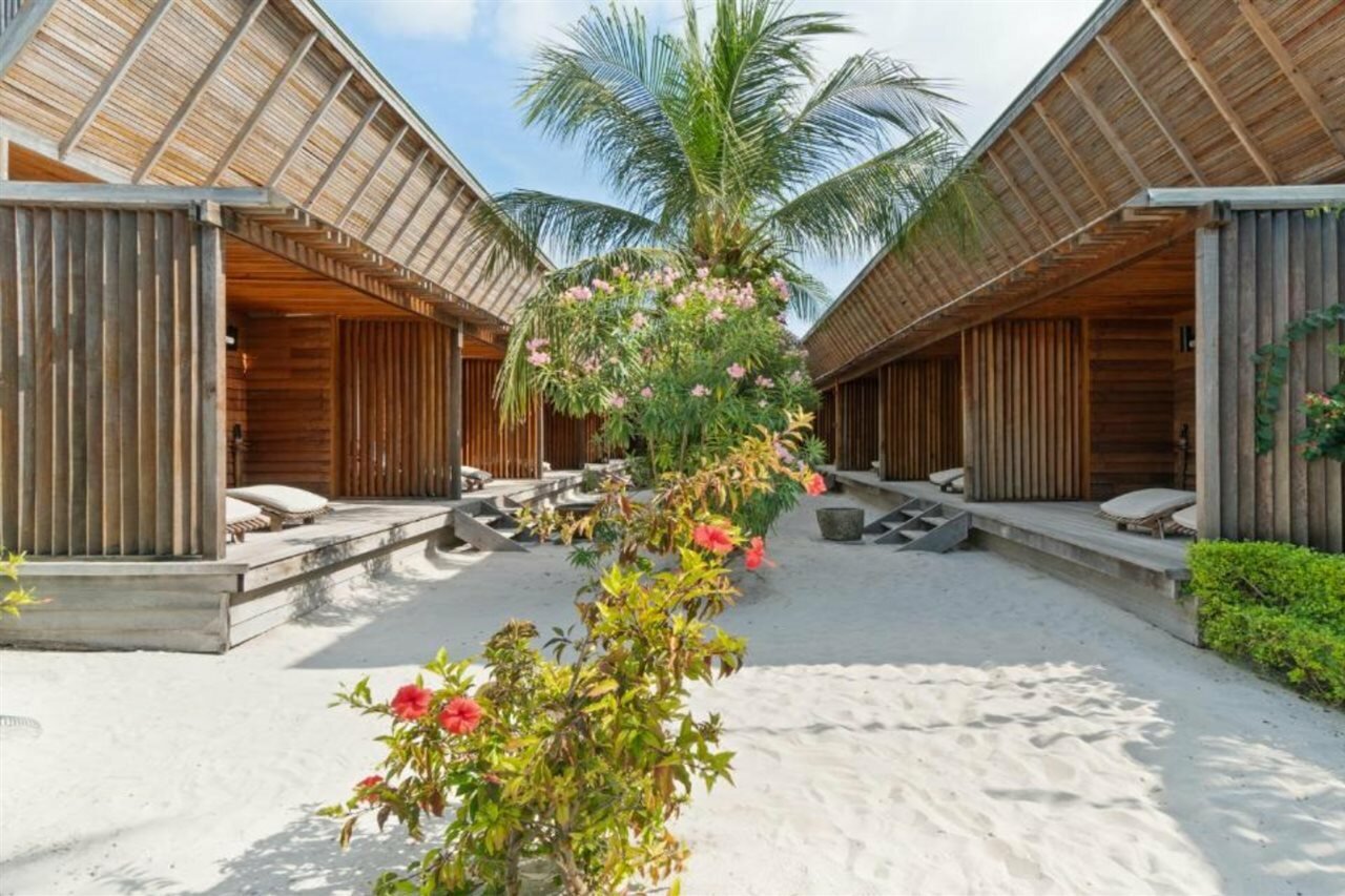 Фото The Barefoot Eco Hotel