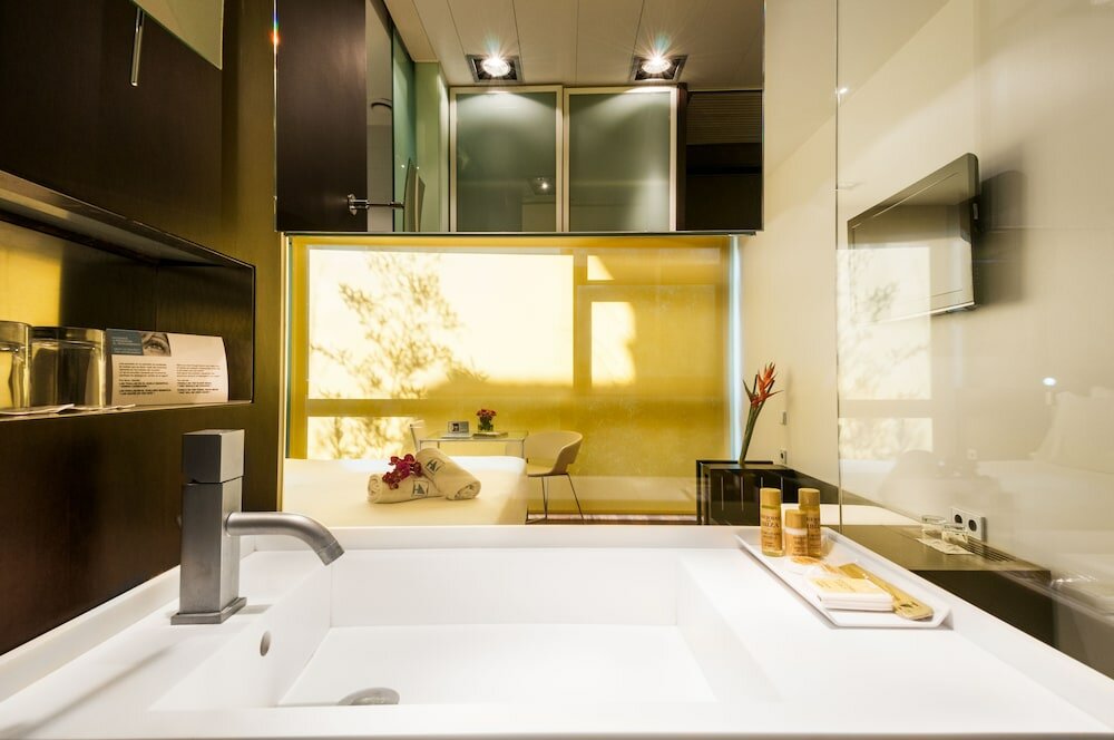 Фото Ikonik Angli