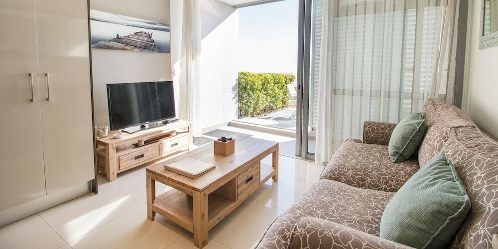 Фото The Crystal Apartments