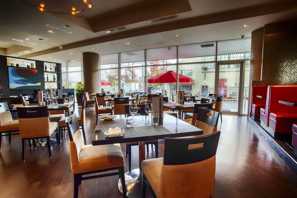 Фото Pinnacle Hotel at the Pier