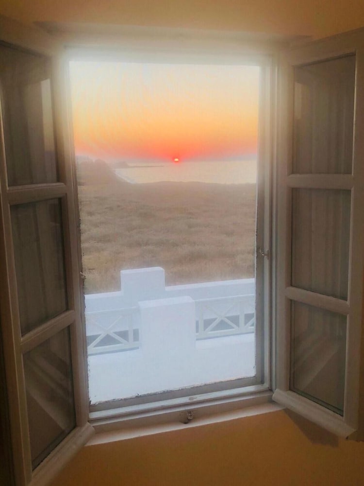 Фото Vrachia Studios & Apartments