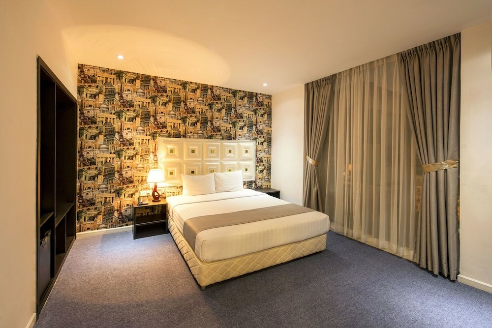 Фото Golden Crown Hotel