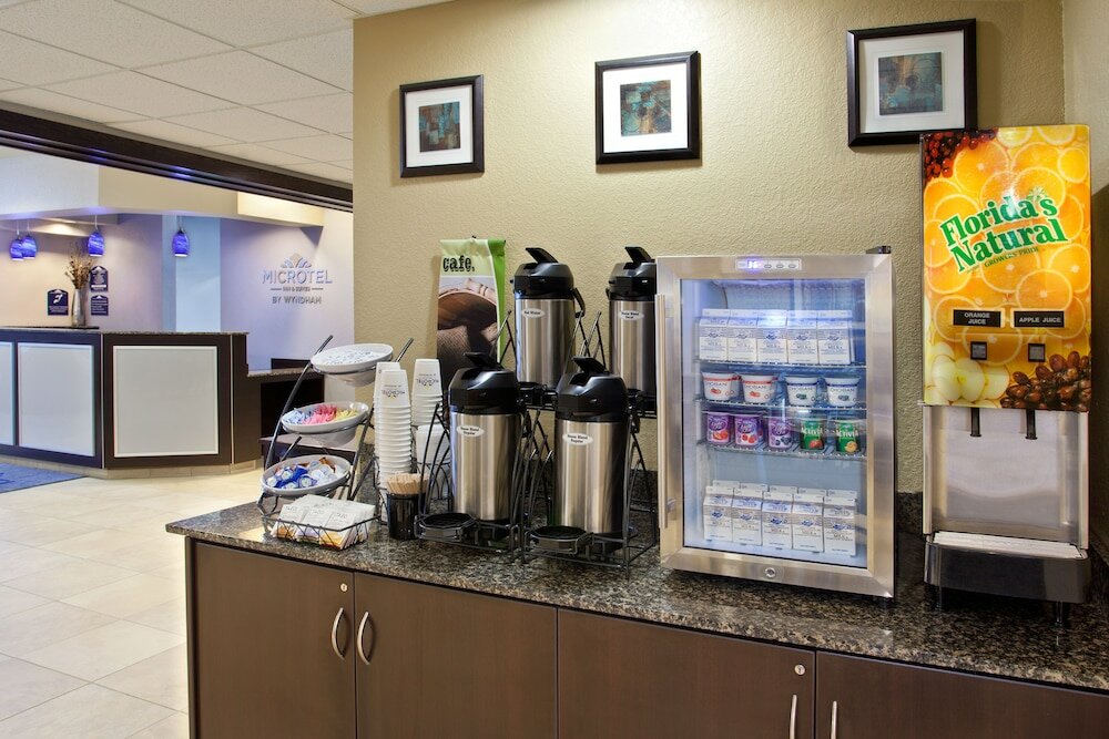 Фото Microtel Inn & Suites by Wyndham Waynesburg