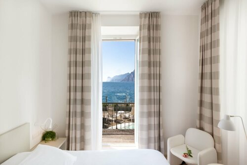 Внешний вид отеля Hotel Lago di Garda в Наго-Торболях, фото 2
