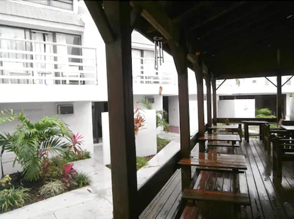 Фото Land Shark Coco Plum Resort