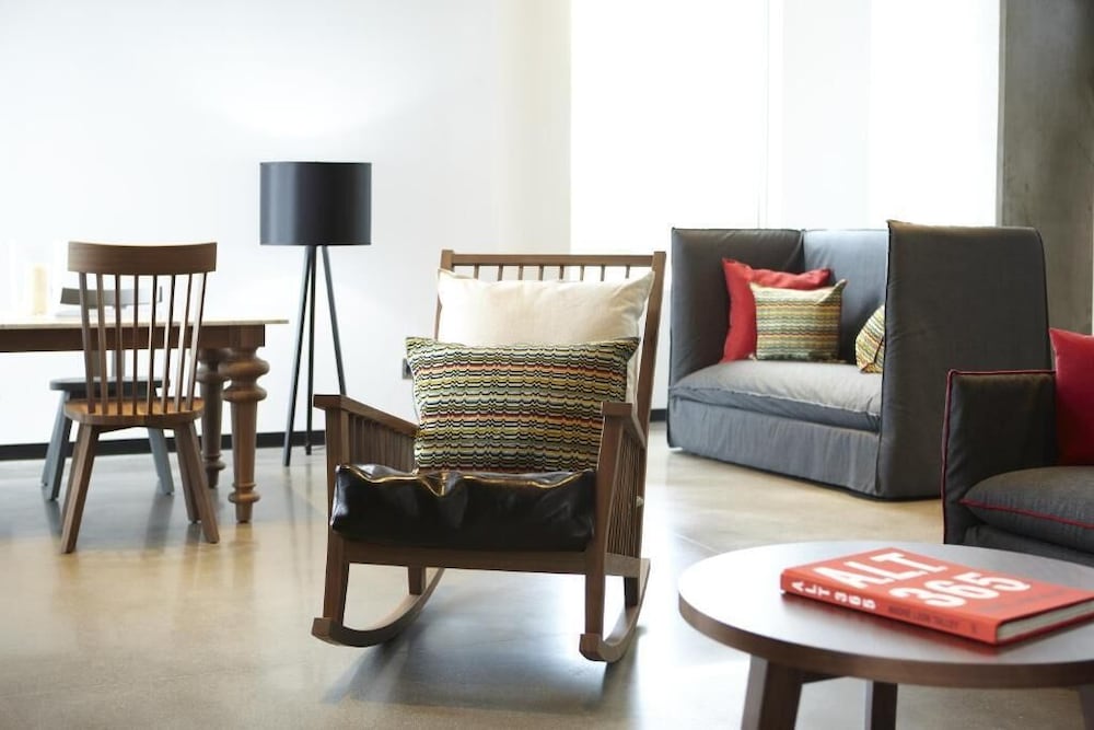 Фото Alt Hotel Toronto Airport