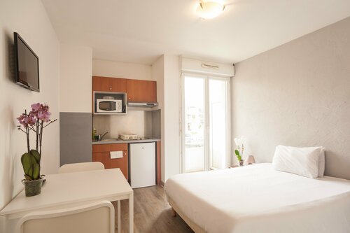 Гостиница City Residence Chelles в Шеле