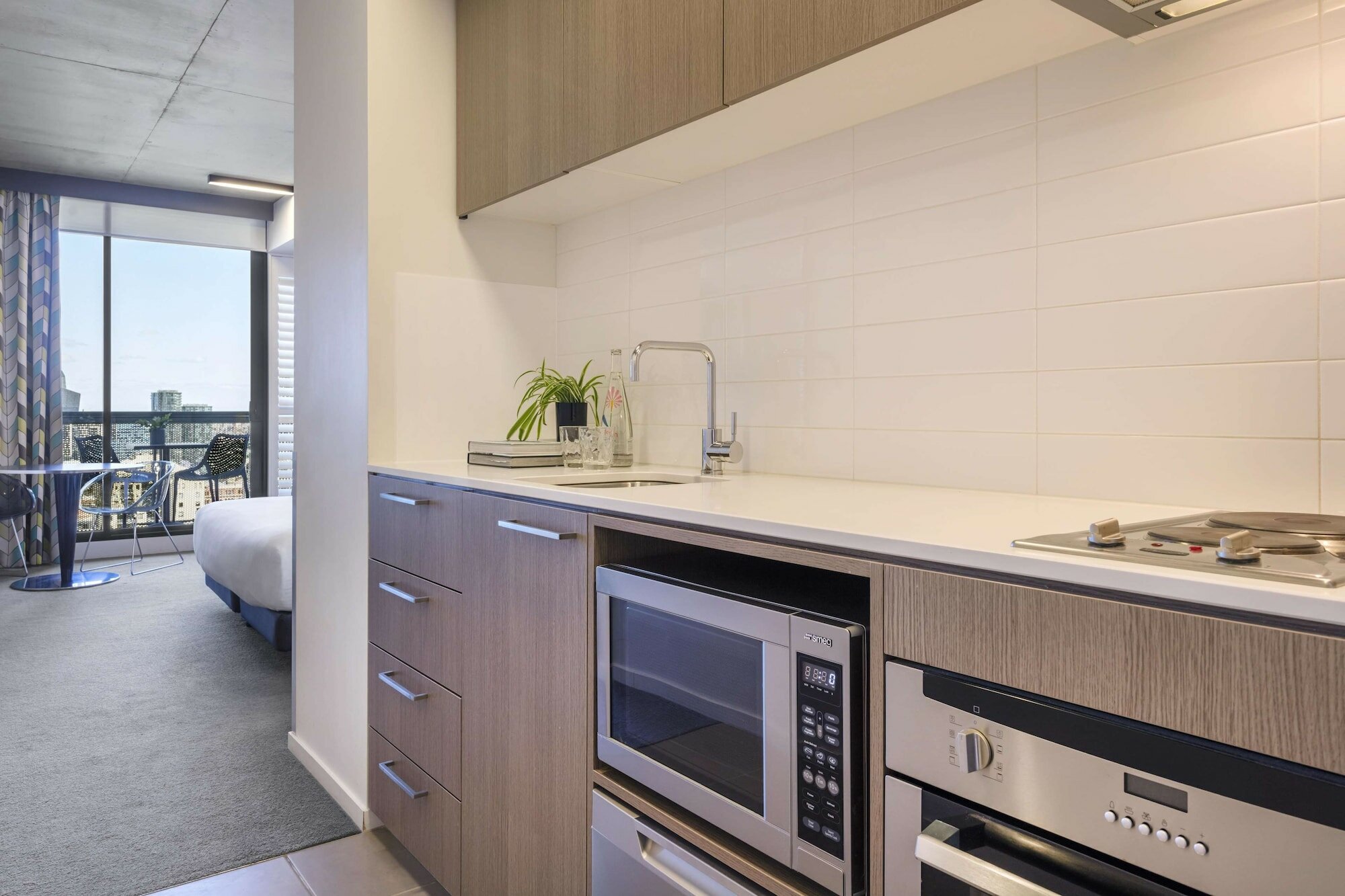 Фото Oaks Melbourne on William Suites