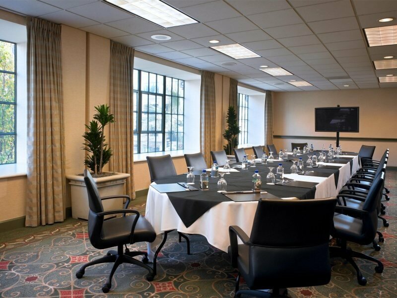 Фото Sheraton Grand Sacramento Hotel