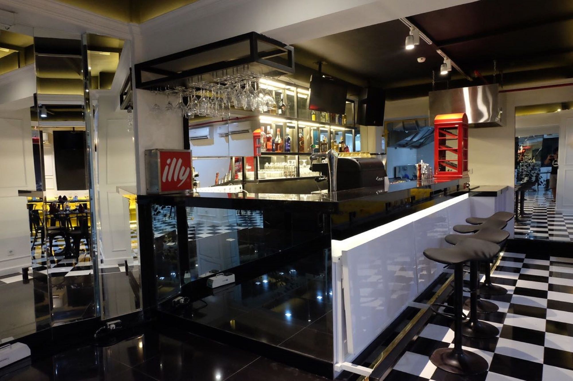 Фото Grand Darmo Suite Hotel