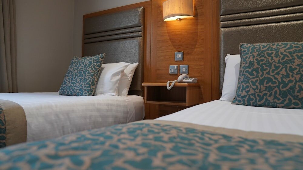 Фото Briar Court Hotel