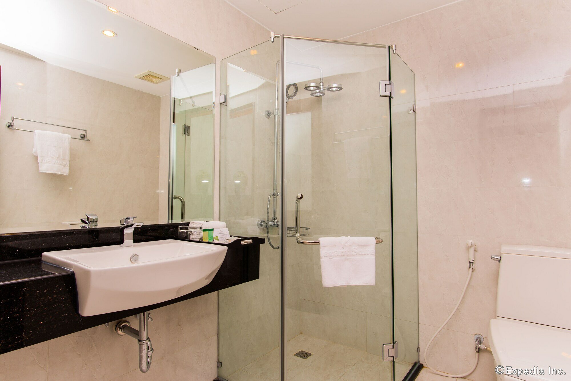 Фото Elegant Suites Westlake