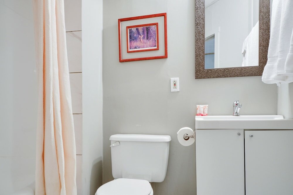 Фото Hotel Bethel - Fort MacLeod, Ab