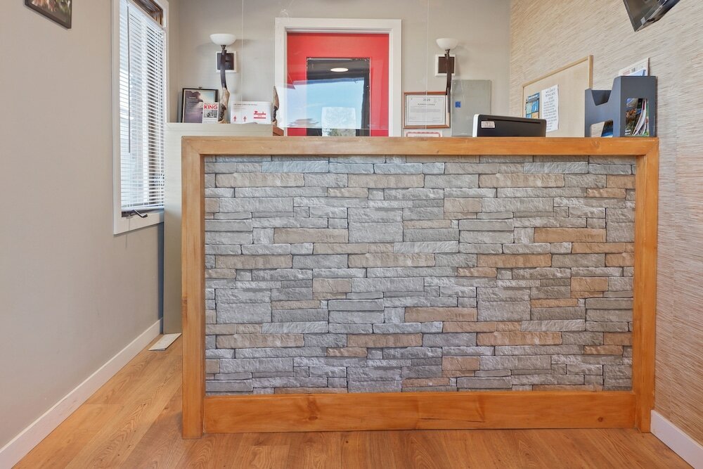 Фото Hotel Bethel - Fort MacLeod, Ab