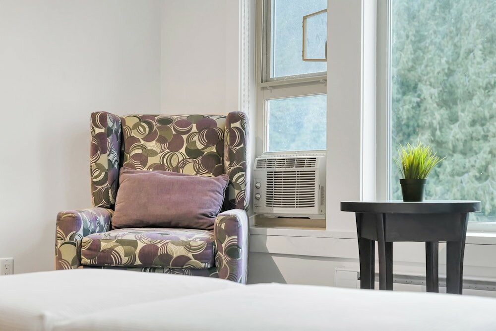 Фото Elevated Escapes 2br Suite Overlooking Lake