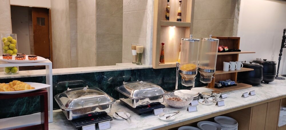 Фото Radiant Globus Hotel