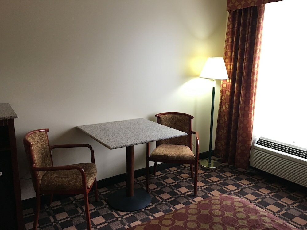 Фото Cabot Inn & Suites