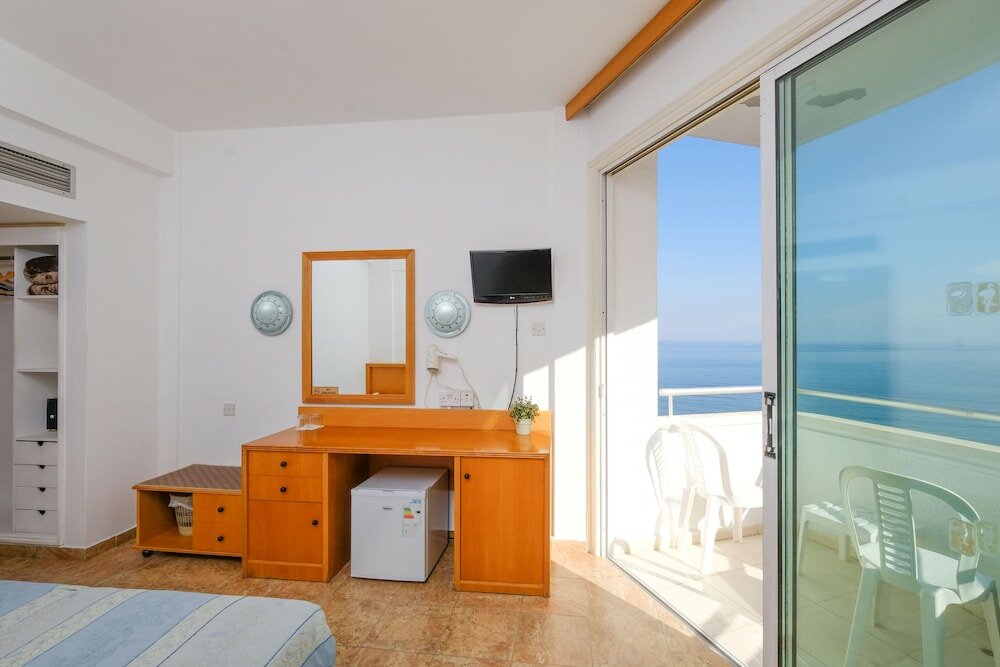 Фото Flamingo Beach Hotel