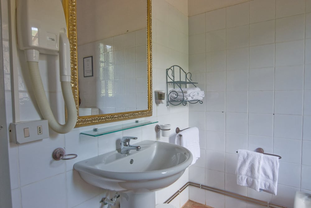 Фото Antico Casale di Montegualandro & SPA