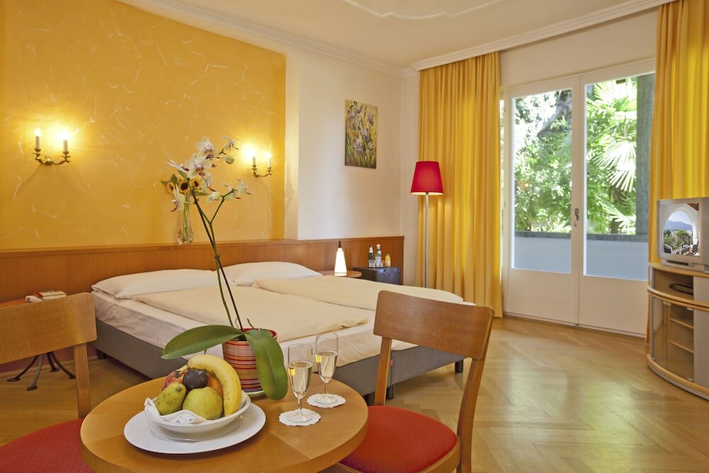 Фото Hotel La Perla