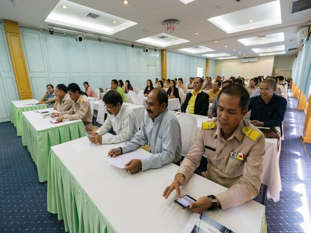 Фото Lake Inn Hotel