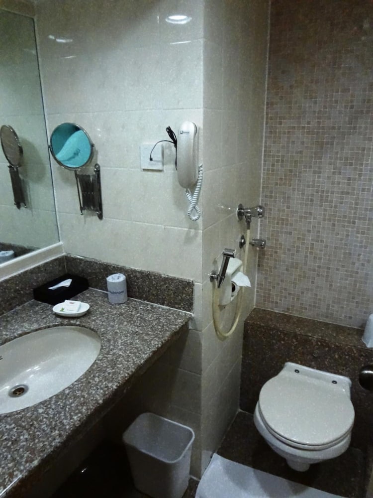 Фото Hotel Kohinoor Continental, Airport