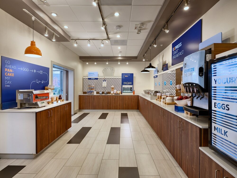 Фото Holiday Inn Express & Suites Salem North - Keizer, an Ihg Hotel