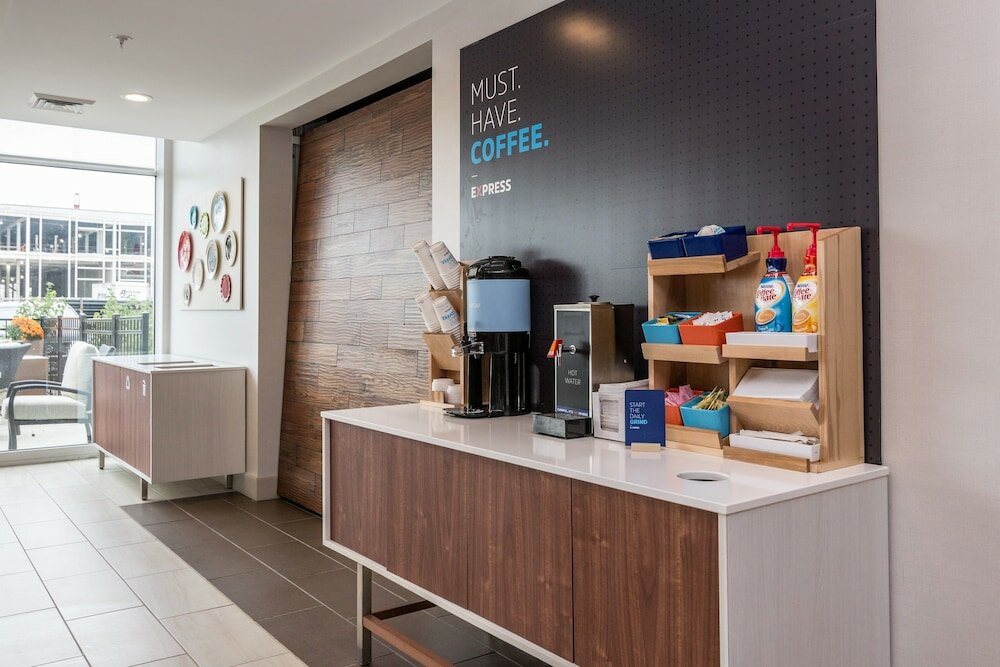 Фото Holiday Inn Express & Suites Allen Park, an Ihg Hotel