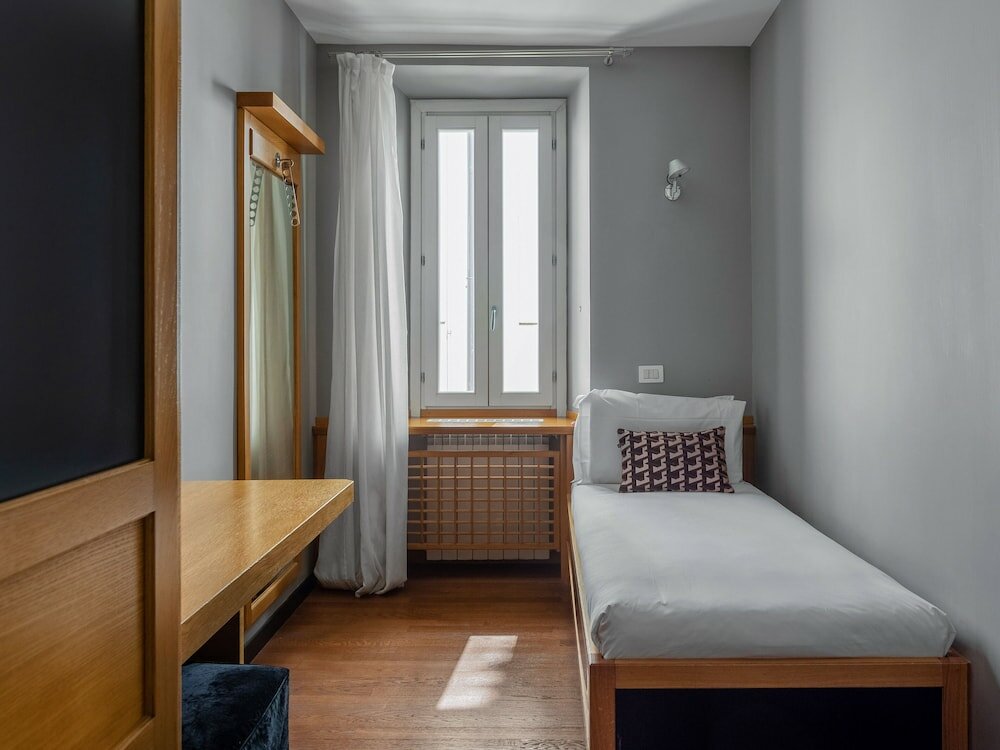 Фото The Telegraph Suites