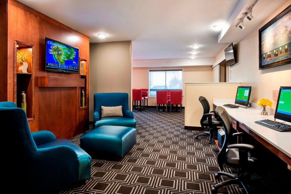 Фото TownePlace Suites by Marriott Red Deer