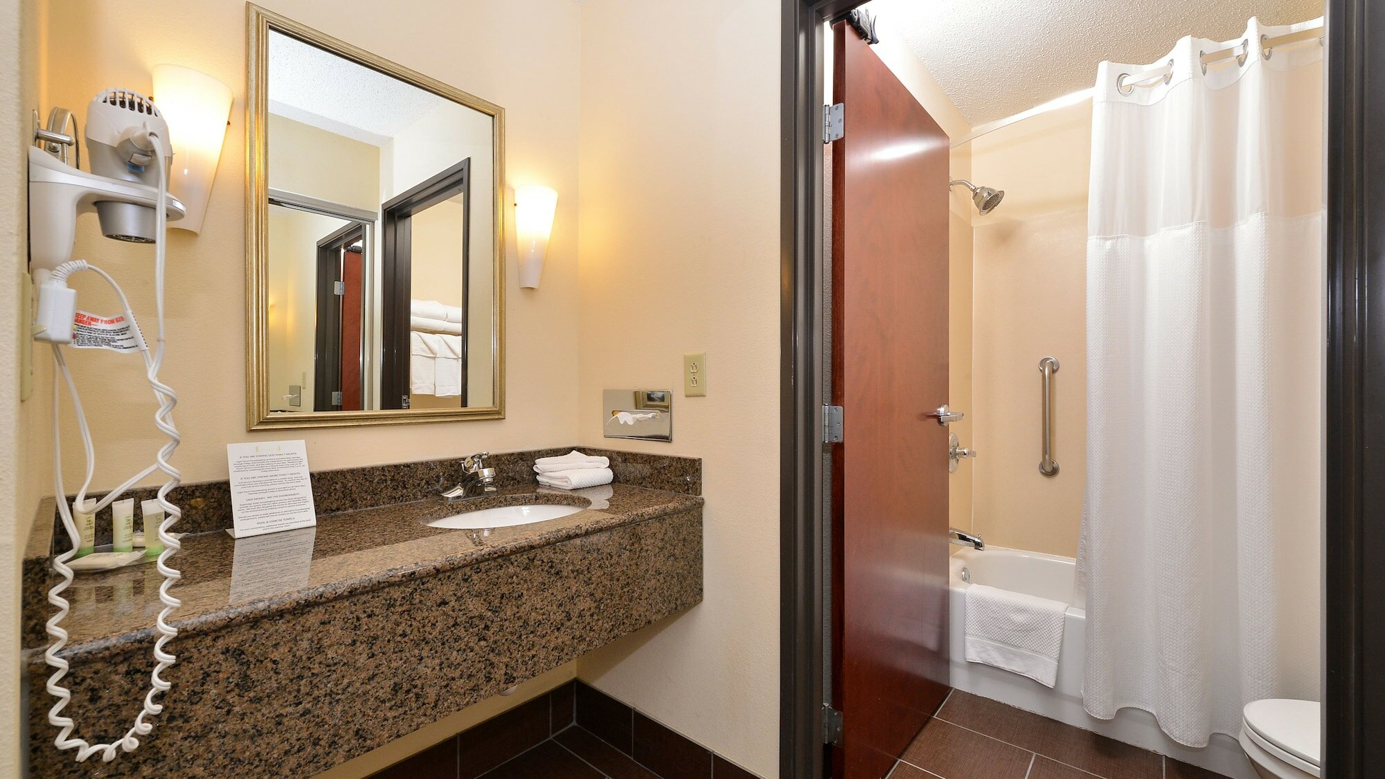 Фото Staybridge Suites West Des Moines, an Ihg Hotel