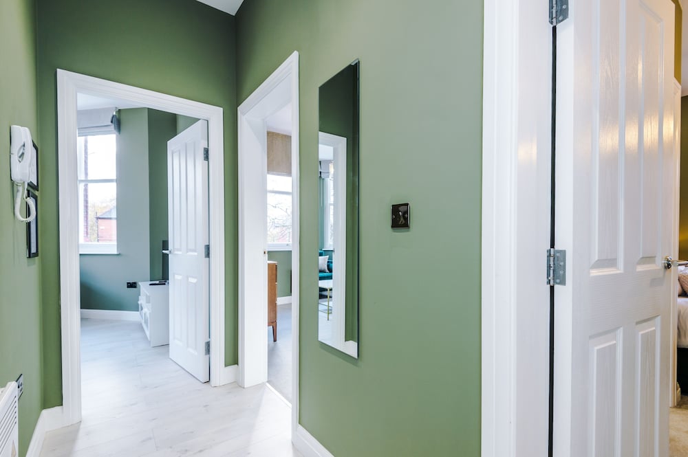 Фото Hilltop Serviced Apartments - Stockport