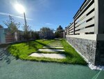 Красивый газон (posyolok Shershni, Gostevaya ulitsa, 1) ، تصميم المناظر الطبيعية