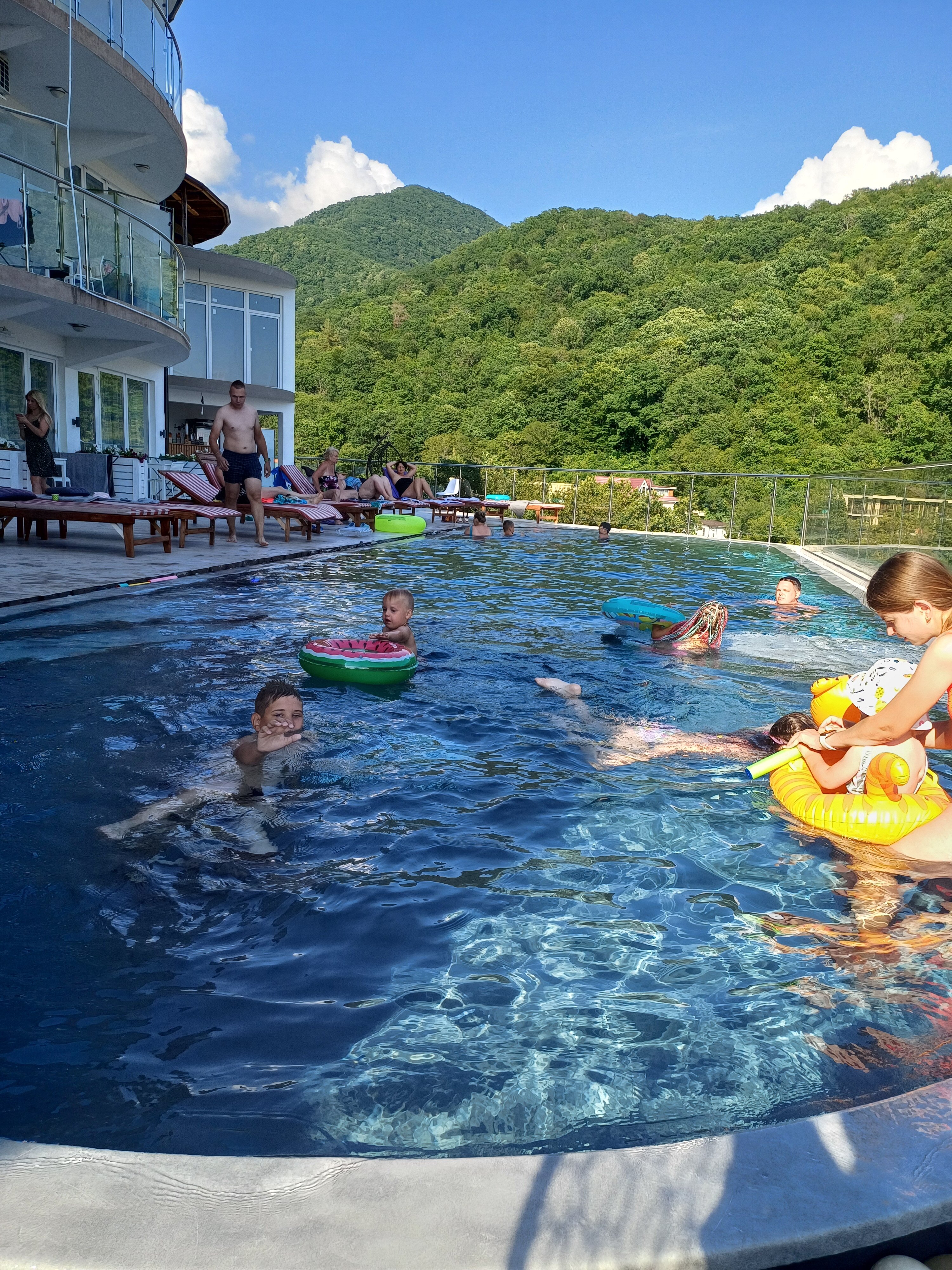 Фото отеля 2