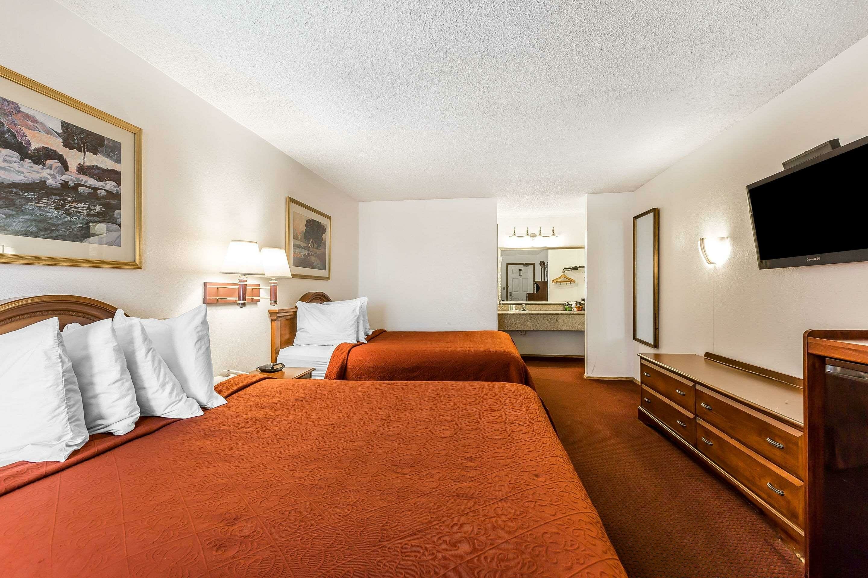 Фото Quality Inn Near Fort Hunter Liggett