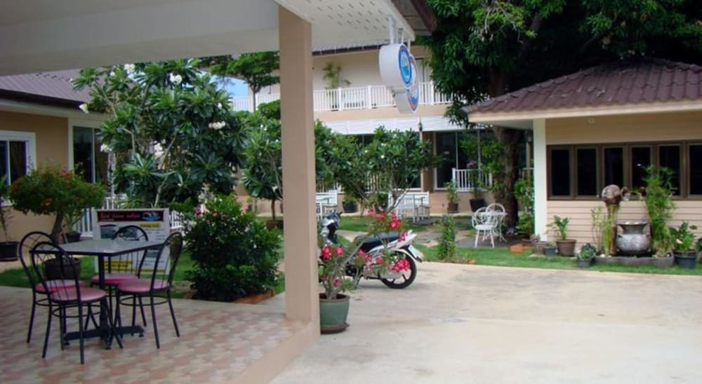 Фото отеля 2