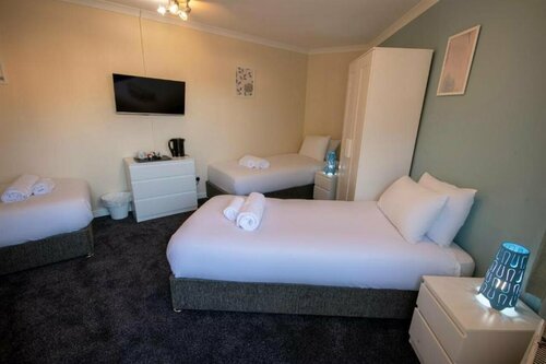 Гостиница Irvine Riverside Guesthouse -Paymán Club в Ирвине