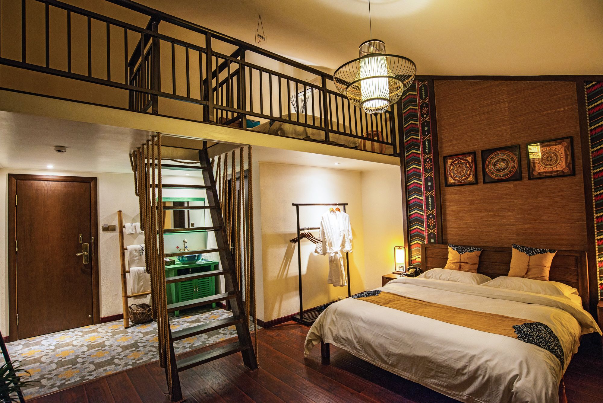 Фото Secret Courtyard Resort Hotel