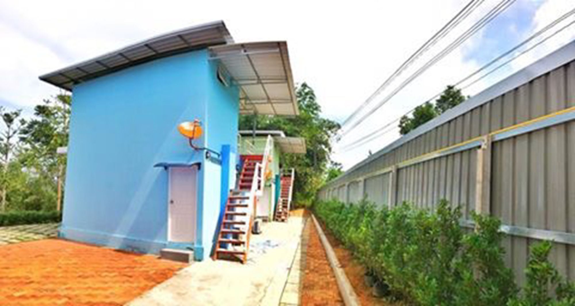 Фото The Box House