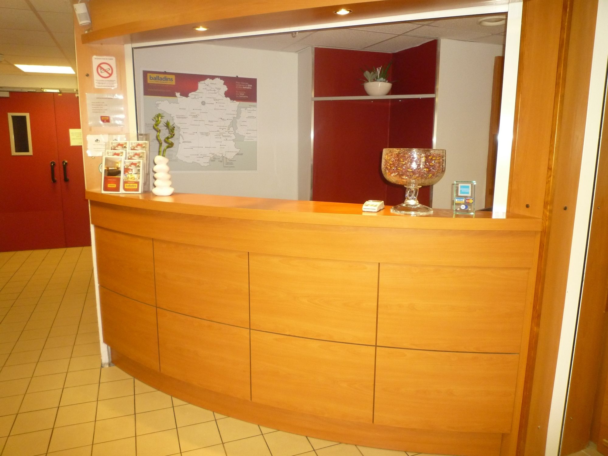 Фото Brit Hotel Confort Pau Lons