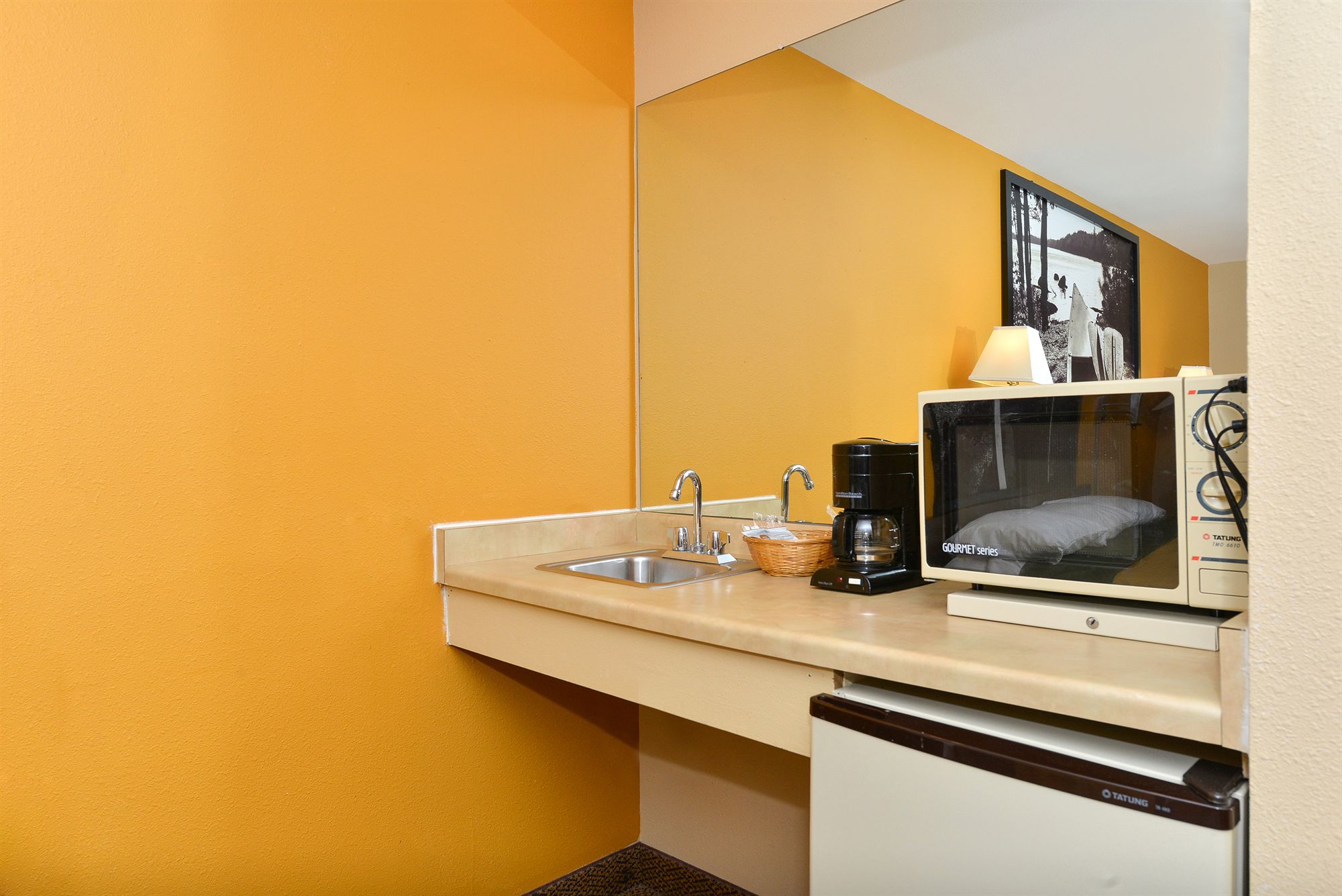 Фото Super 8 by Wyndham Rochester Mayo Clinic Area