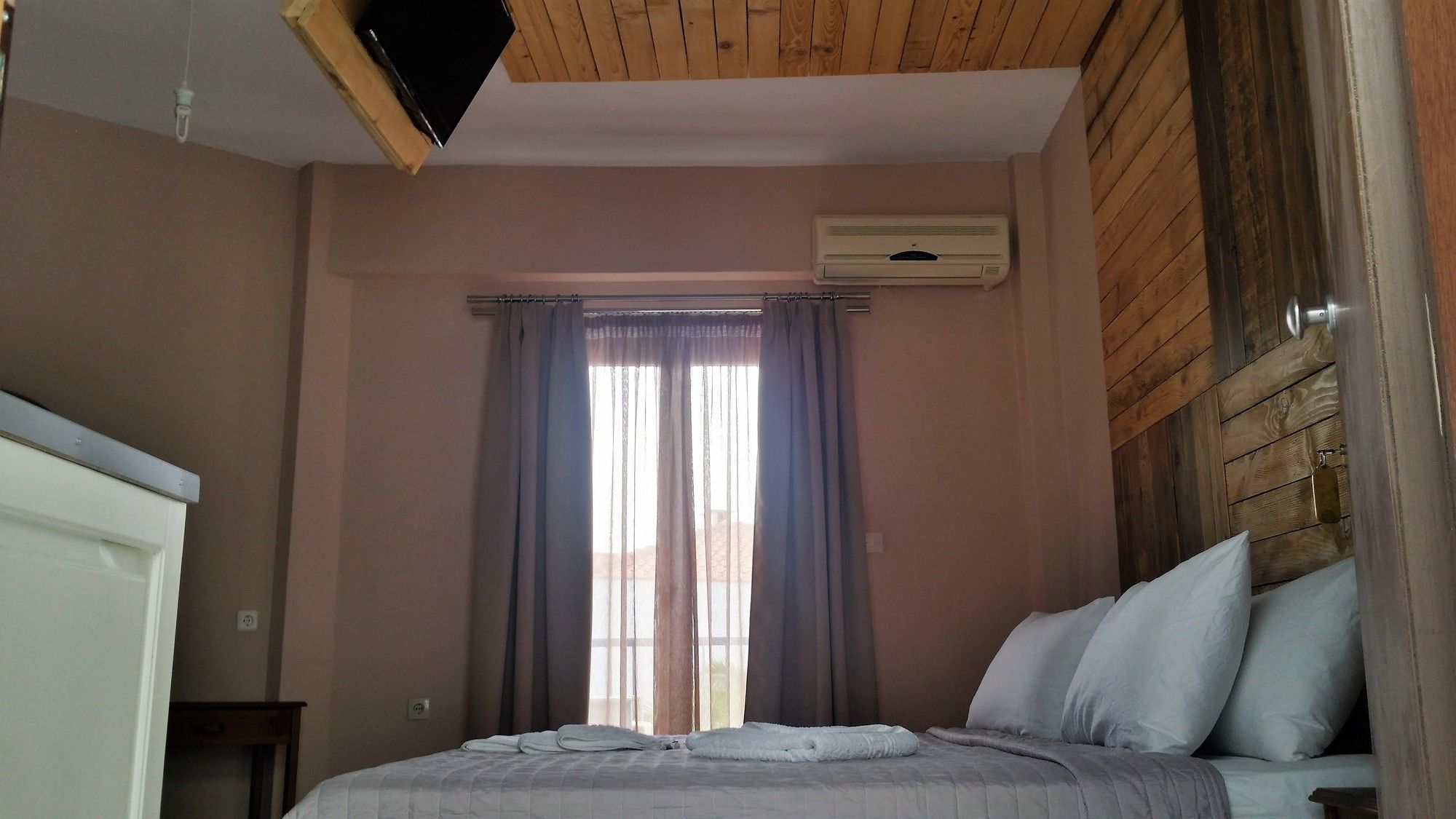 Фото Anemos Hotel