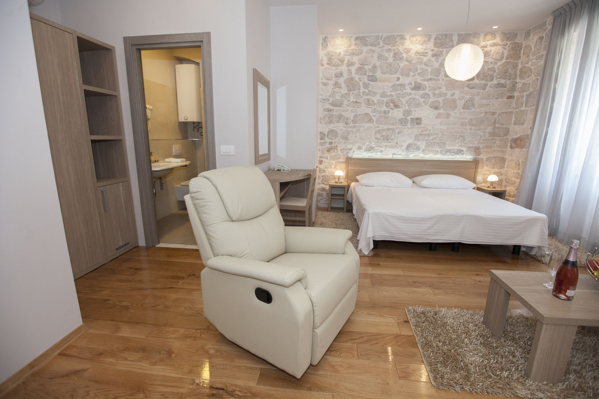 Фото Tifani Luxury Rooms 2