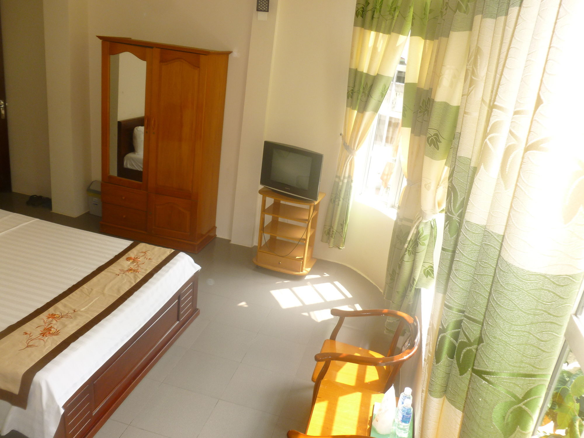 Фото Nam Long Hotel