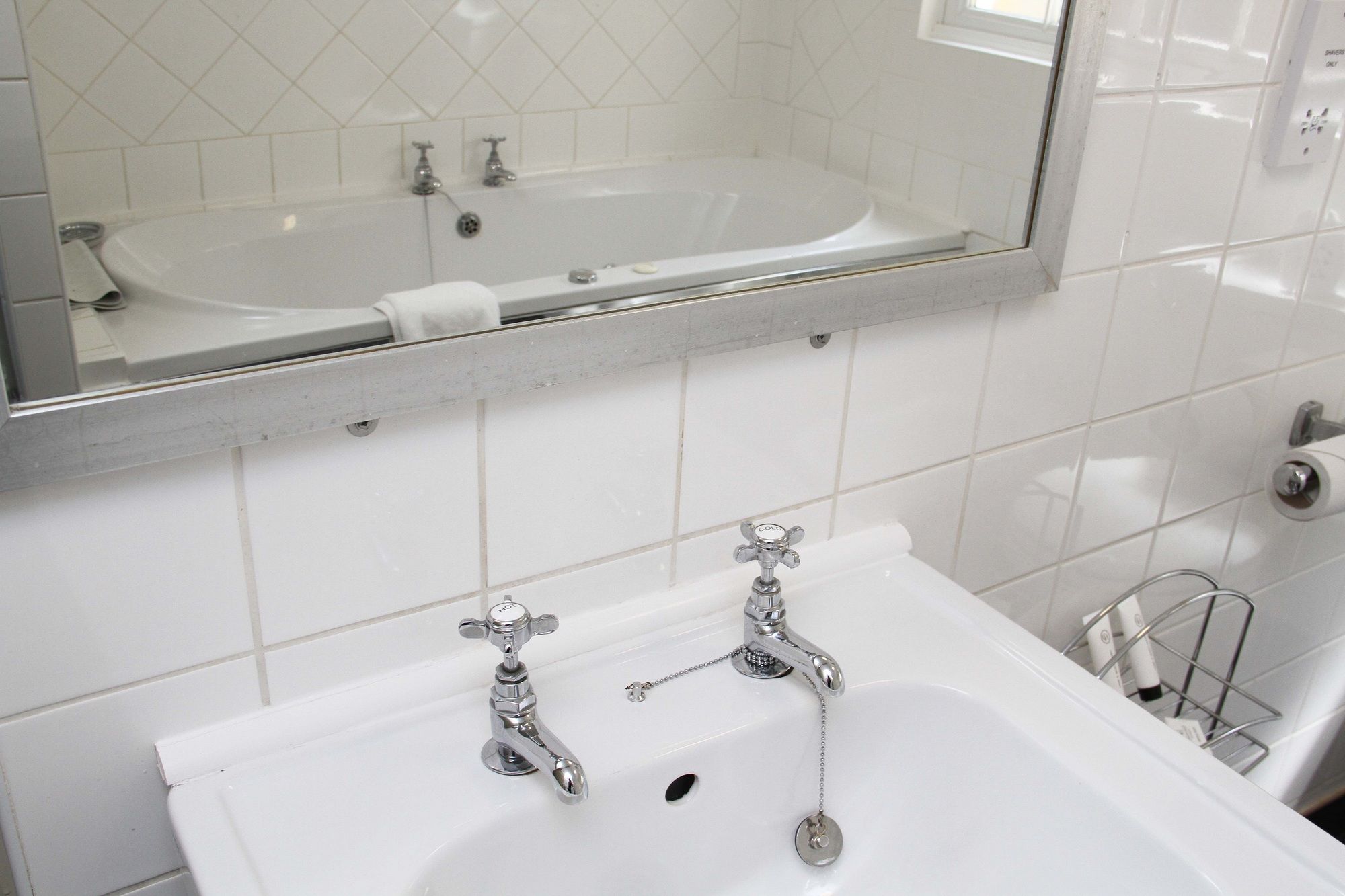 Фото Honest Lawyer Hotel