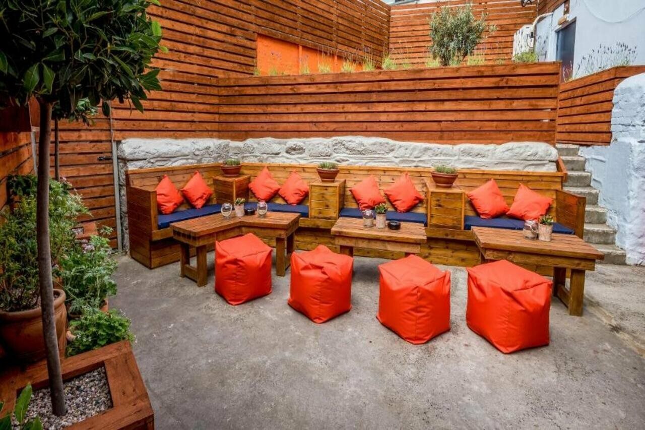 Фото The Longboat Inn